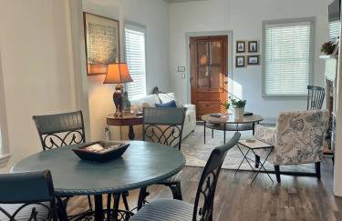 Creole Cottage - 2 Bed, 1 Bath, Pet Friendly with Fee, Walk to Downtown, Grill, Washer & Dryer - Foto 11
