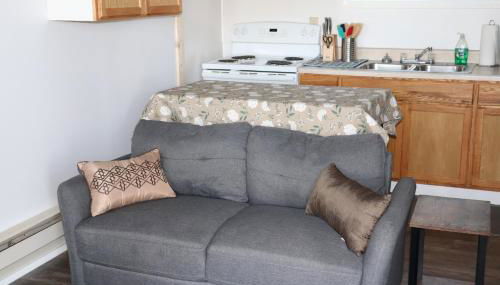 Cozy Studio Steps from Ferry Downtown St Ignace - Photo 2, stove