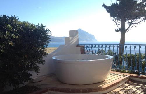 villa Anna Silvia Makari fiction rai 1 Casa Saverio La Manna - Foto 13