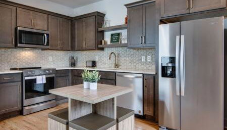 Modern East Nashville Retreat, Walk to Local Faves, Cozy Living Space, Smart TVs & Fast WiFi, Full Kitchen, Garage & Workspace, Steps to Mas Tacos & Rosepepper, 10 Min to Broadway & Nissan Stadium, 24 Hr Hospitality - Foto 2