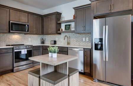 Modern East Nashville Retreat, Walk to Local Faves, Cozy Living Space, Smart TVs & Fast WiFi, Full Kitchen, Garage & Workspace, Steps to Mas Tacos & Rosepepper, 10 Min to Broadway & Nissan Stadium, 24 Hr Hospitality - Foto 2