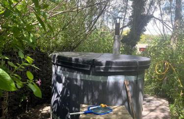 Kingfisher Riverside Glamping with private hot tub - Foto 4