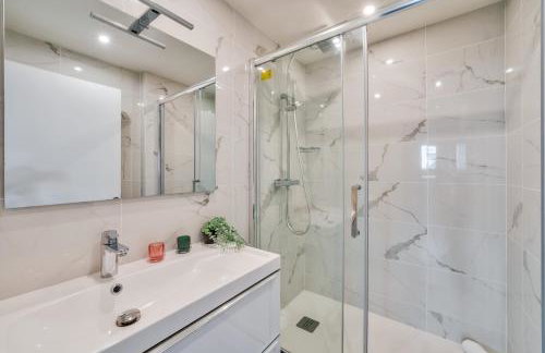 Spacious & Bright 2BR Apartment - Heart of 15th - Photo 13