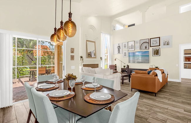 Spacious Home w Garden BBQ and Games at Golf Club - Photo 2