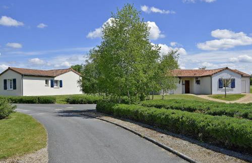 Villa in France with Pool and Private Garden - Foto 6