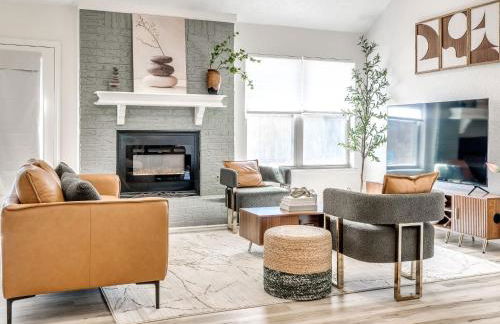 The Pine Haus- Luxury stay with Pickleball, Hot Tub, Fire Pit - Foto 23