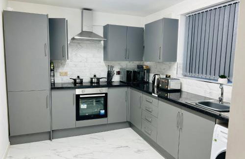 Beautiful and Homely 3 Bed House With FREE Parking So Close To Man City and City Centre - Foto 9