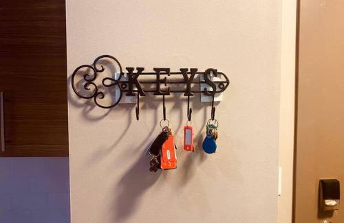 DT Charm Apt with Pool,Gym,Wine,WKSpace, Free Parking - Photo 36