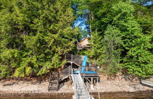 Whimsical Lakefront Chalet - Foto 22