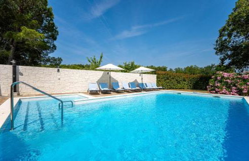 Awesome Home In Brtonigla With Sauna - Photo 13