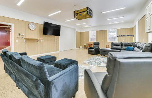 Walk to Lake Huron Beaches Home with Fire Pit! - Foto 2