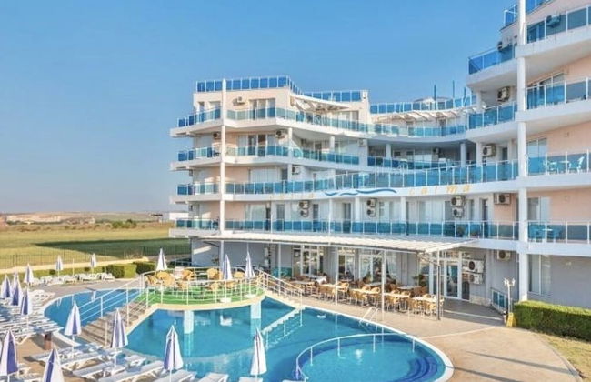 1-bed Modern Sea View Apartment in Aparthotel - Photo 13