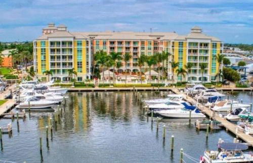 Turnkey Tranquility with Marina & Intercoastal views - Foto 13