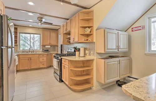 Large Greeley House with 2 Game Rooms and Yard! - Foto 11