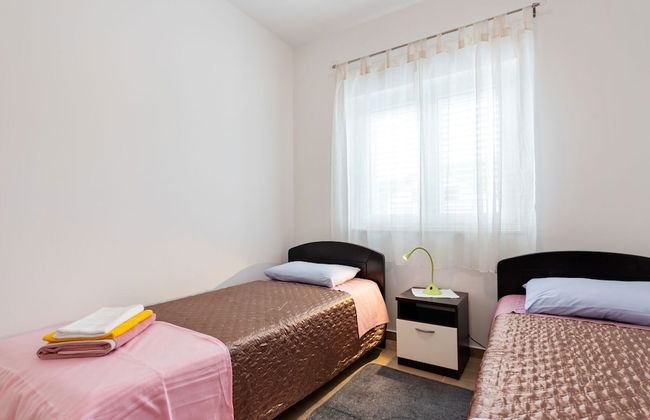 Simplistic Apartment in Neviđane near Sea - Foto 9