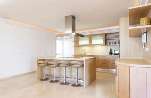 Sunset Horizon Spa Retreat by Eden Rentals - Foto 49