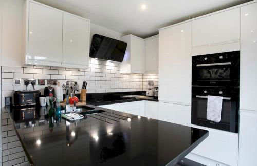 Charming Home - Free Parking - Private Garden - Pass the Keys - Foto 19