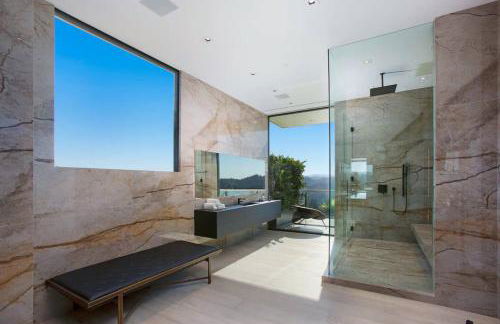 Ultra-Luxurious BH Estate with Pool, Theatre, Views - Foto 65