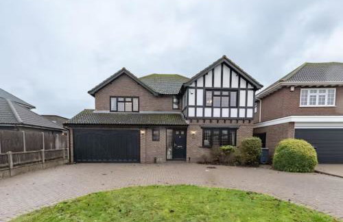 Tudor Style Seafront Home Sea Views Shoebury - Pass the Keys - Foto 1