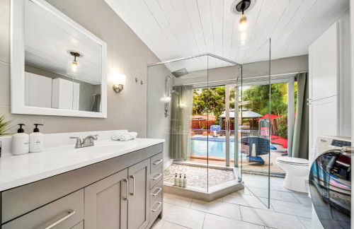 Heated Pool Spa BBQ Pool Table WiFi Near Beach-Downtown Fun - Foto 4