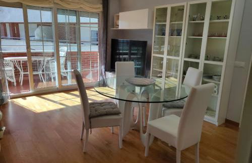 Piso familiar 3 habitaciones 2 baños y plaza de parking - Foto 1