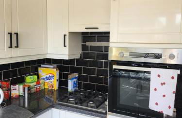 Spacious, 3 double bedroomed, free parking, 9 mins Elland Rd, nr Leeds City Centre - Foto 33