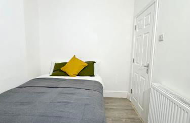 NEW Unique 4 Bed Families Contractors 靠近唐人街 - Foto 7