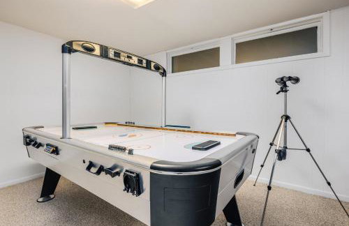 Midcentury home, private beach. large great room - Foto 32