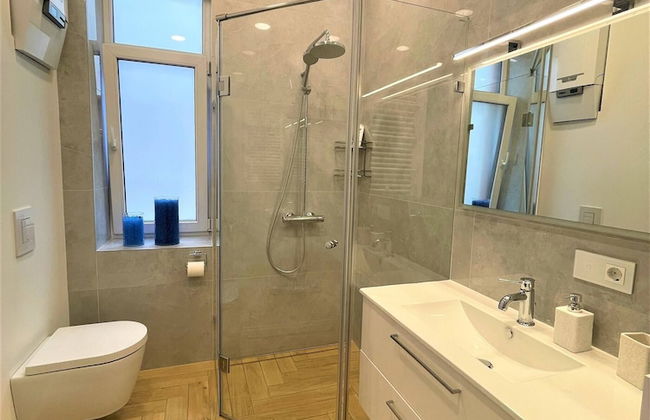 Picturesque Old Town Apartment With Balcony - Photo 8