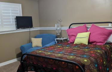 Beautiful Large Residential Home - Photo 25