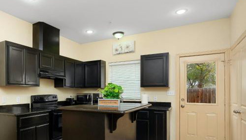 Hummingbird Haven 7 w King bed free parking Patio - Foto 4