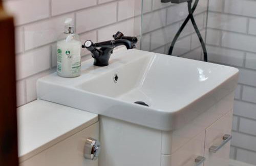 Priesthill HotTub Pool Dog Friendly PeakDistrict - Photo 15