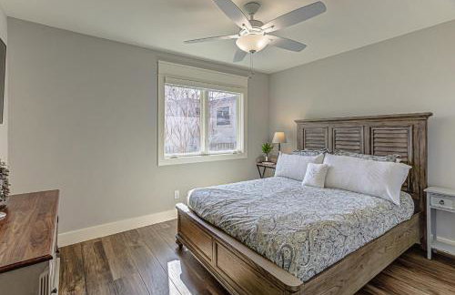 Lakefront Family Home for 12 w Picturesque Views & Patio - Foto 18