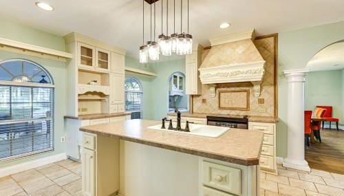 1 Block to Sims Park Spacious Getaway with Balcony - Foto 4