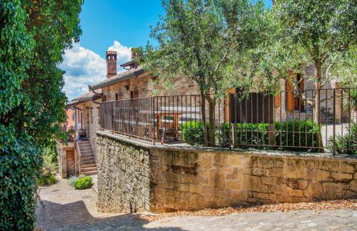 Tranquil Village Stay with Fireplace - Photo 6