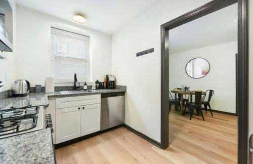 HostWise Stays - Butler St - Private Entrance on Ground Floor - Lower Lawrenceville - Foto 21