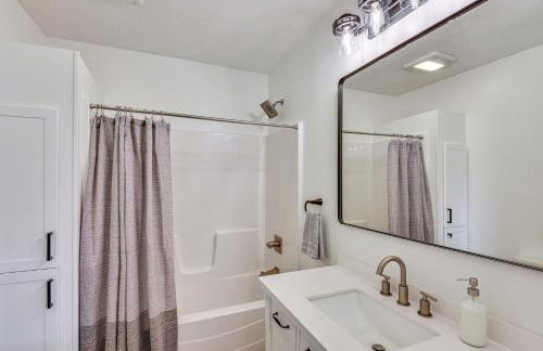 Charming Middlebury Retreat with Patio and Fire Pit - Foto 13