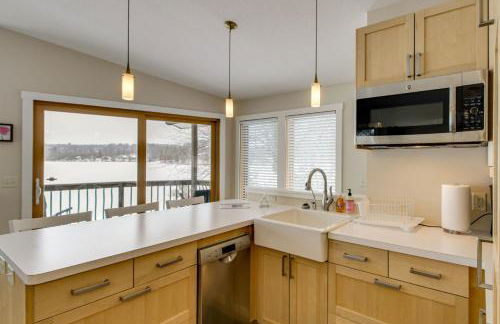 Cozy Rice Lake Cabin with Balcony and Grill and Views - Photo 10