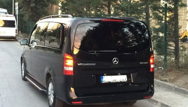 Departure Private Transfer from Bilbao City to Bilbao airport BIO by Luxury Van - Photo 3