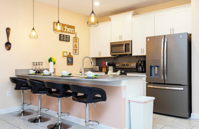 Magnificent 5Bd w/ Pool Close to Disney @Storey Lake 4800 - Foto 29