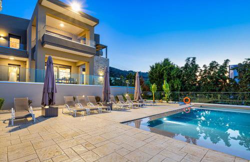 Chris and Stratos villa with private ecologic pool and kid's playground! - Foto 67