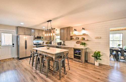 Townville Lake House with Private Dock, Kayaks! - Foto 10