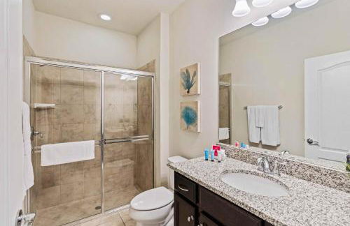 Townhome with Private Pool, BBQ & FREE Waterpark - Photo 32