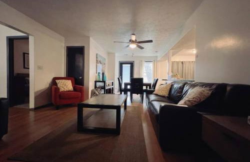 5 Bedroom Lakeside Home Sleeps 12 - Shared Lake Access, Large Yard, Central Air, Fire Pit, Horseshoes & More! - Foto 10