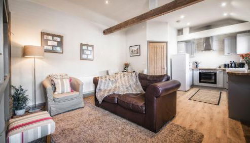 The Old Tractor Shed - Photo 3