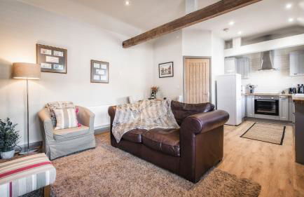 The Old Tractor Shed - Photo 3