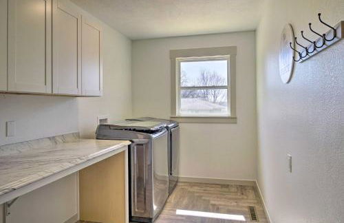 Retreat with Deck about 9 Mi to Downtown Springfield - Foto 19