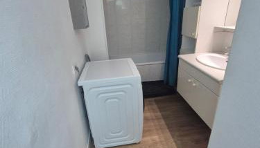 Chambre neuve dans un appartement partagé à 10 minutes du circuit - Photo 5