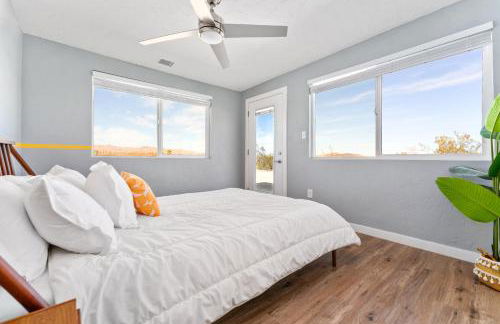 Desert Oasis - Firepit, Stargazing, Kitchen Essentials, 5 Acres, & Joshua Trees - Sleeps 6 Comfortably, 7 with Sofa, 8 Maximum - Foto 7