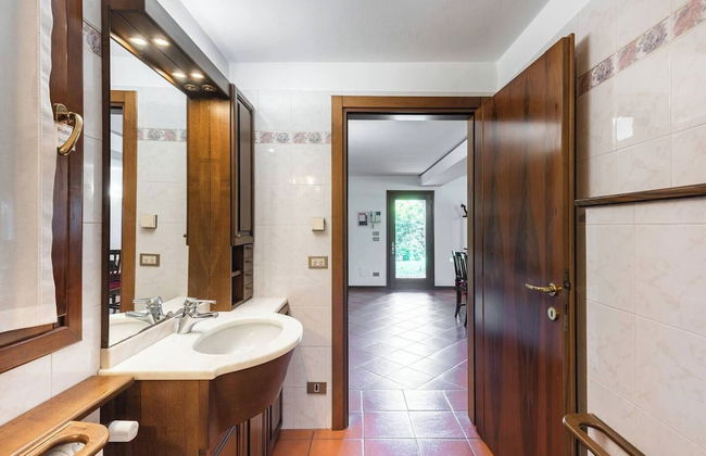 Comfortable House - Garden and Parking - Photo 13